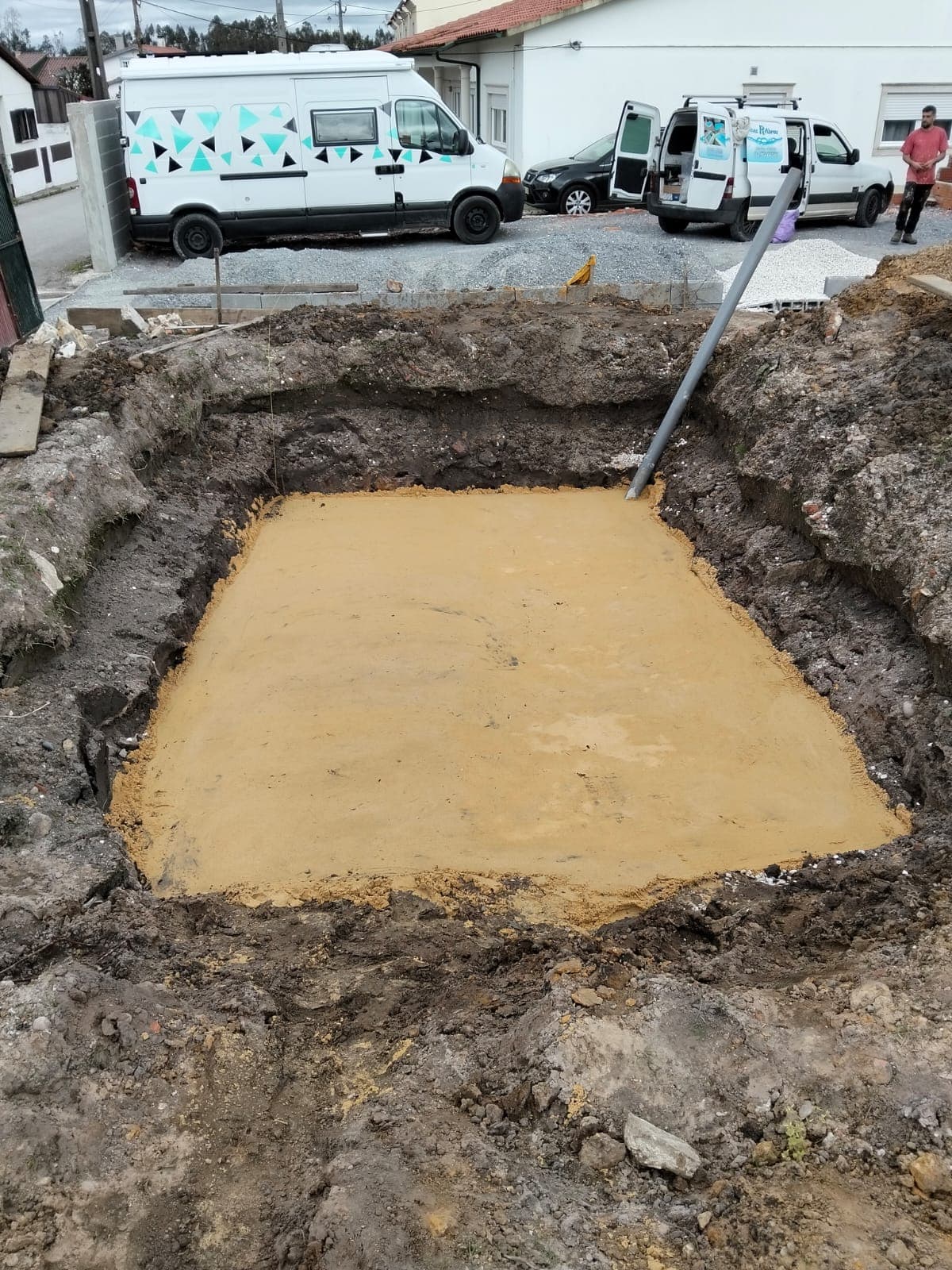 Base preparada para instalação de piscina