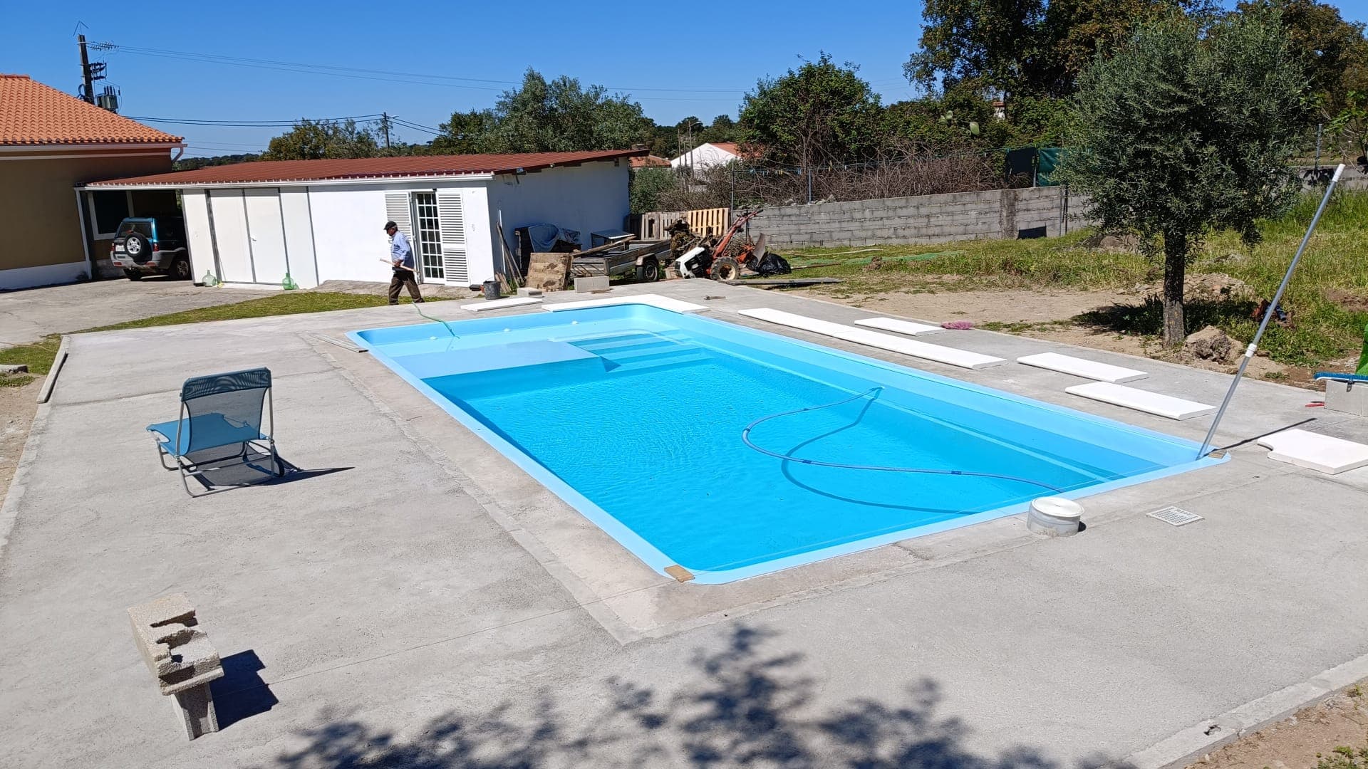 Piscina compacta montada